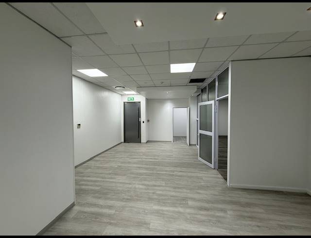 472M² OFFICE TO LET IN CLAREMONT